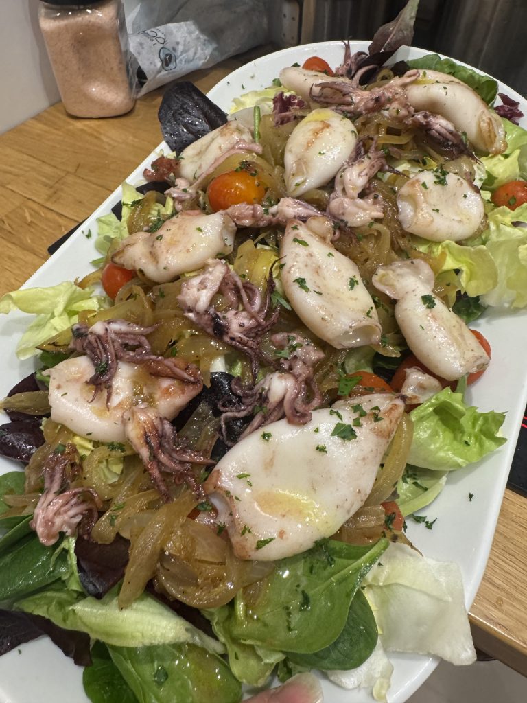 Ensalada templada de txipirones